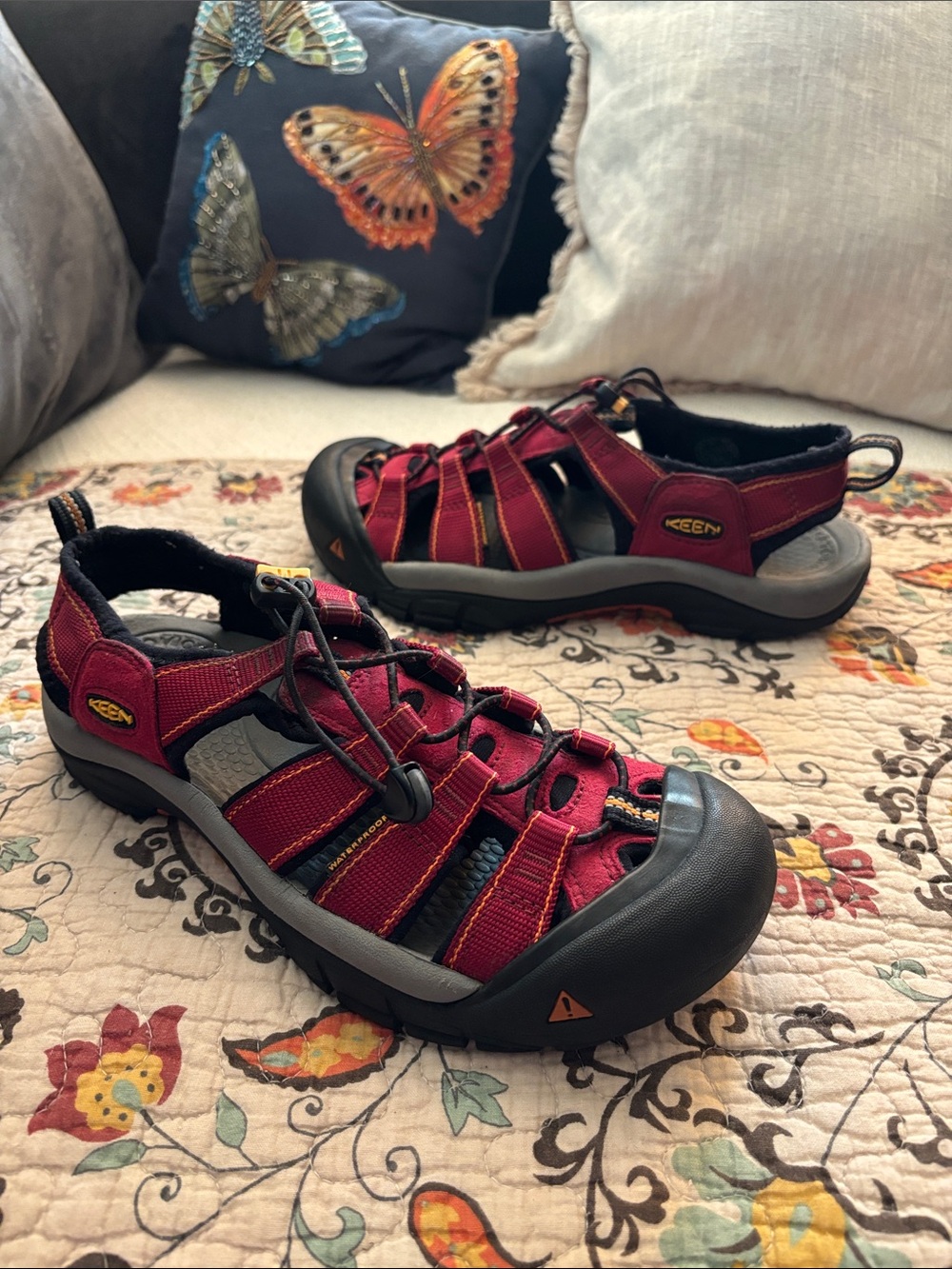 KEEN Newport H2
Hybrid Water & Hiking Sandals
Dark Red Size 9.5